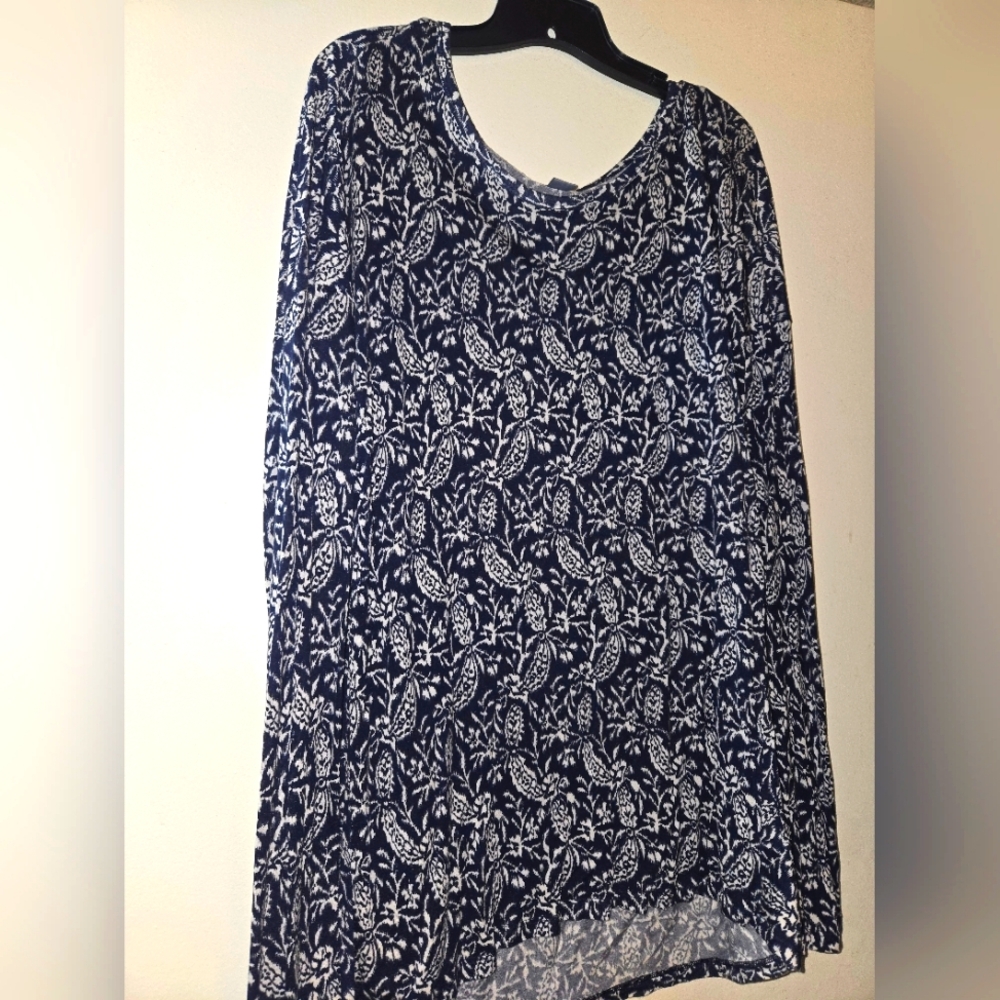 Old Navy blue top